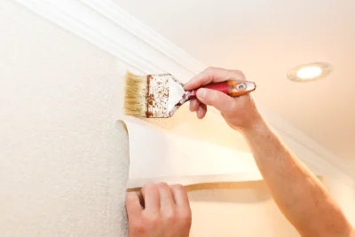 Pose de papier peint à Aumur — revêtements muraux et toiles de verre